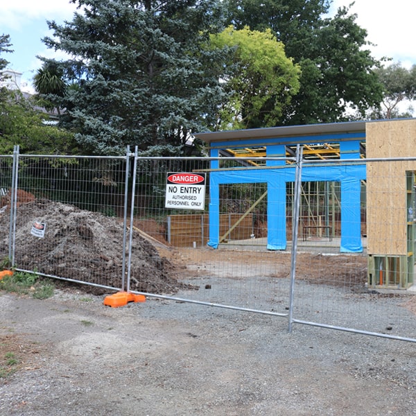 do you deliver and install temporary fencing and what's the price for this in Pelham